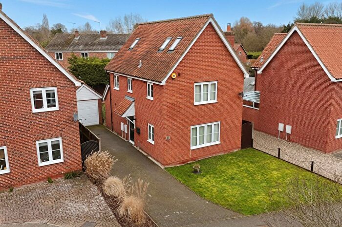 5 Bedroom Detached House For Sale In Waterside Gardens, Newton Flotman, Norwich, NR15