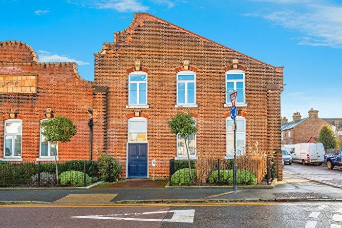 2 Bedroom Flat For Sale In Hansell Gardens, St. Albans, AL1