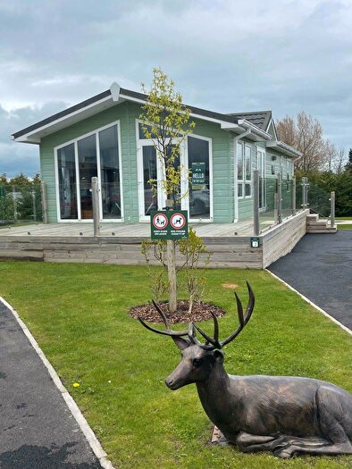 2 Bedroom Park Home For Sale In Meadows Retreat Lodge Park, CA13