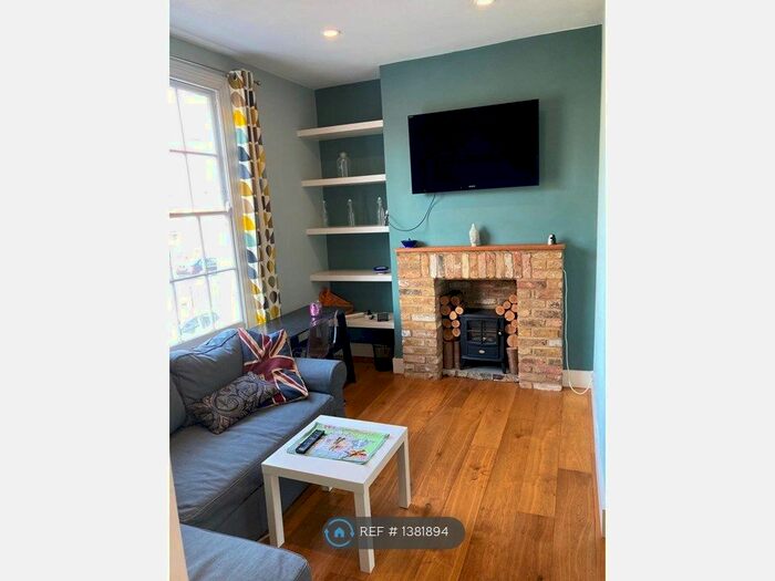 1 Bedroom Flat To Rent In Clapham Park Road, London, SW4