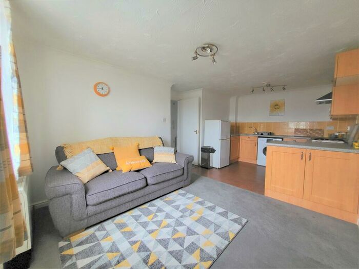 1 Bedroom Apartment To Rent In Beaufort Square, Pengram Green, CF24