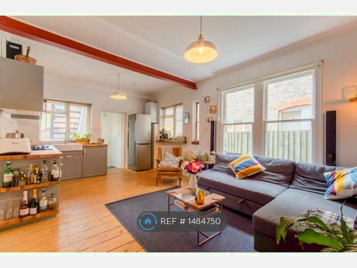 2 Bedroom Flat To Rent In Gladstone Avenue, London, N22