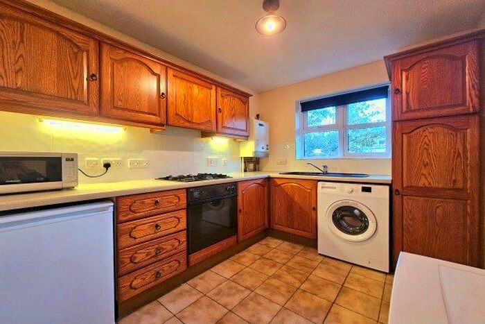 2 Bedroom Flat To Rent In Albemarle Road, Beckenham, BR3