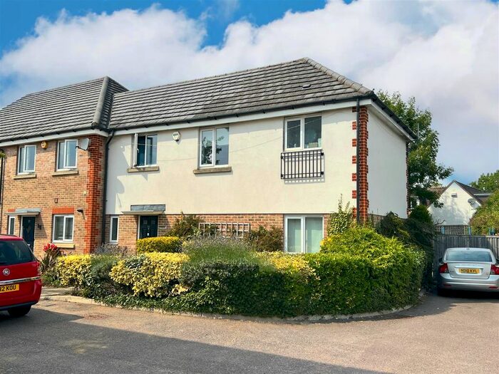 3 Bedroom Property To Rent In Summerleas Close, Hemel Hempstead, HP2