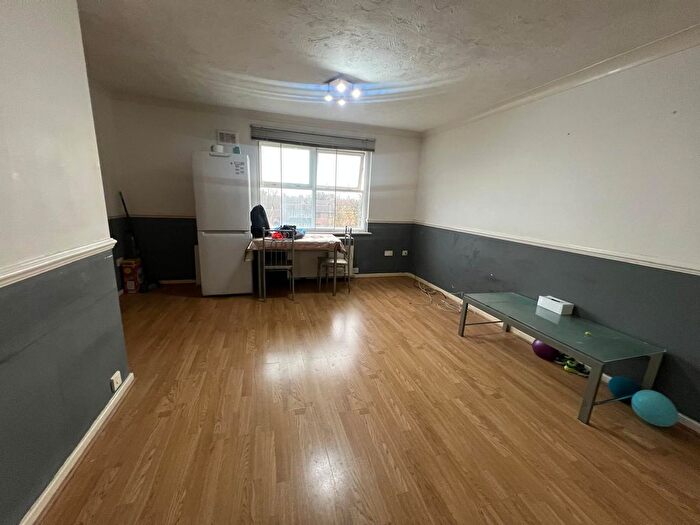 2 Bedroom Flat To Rent In Burns Avenue, Romford, Essex, RM6