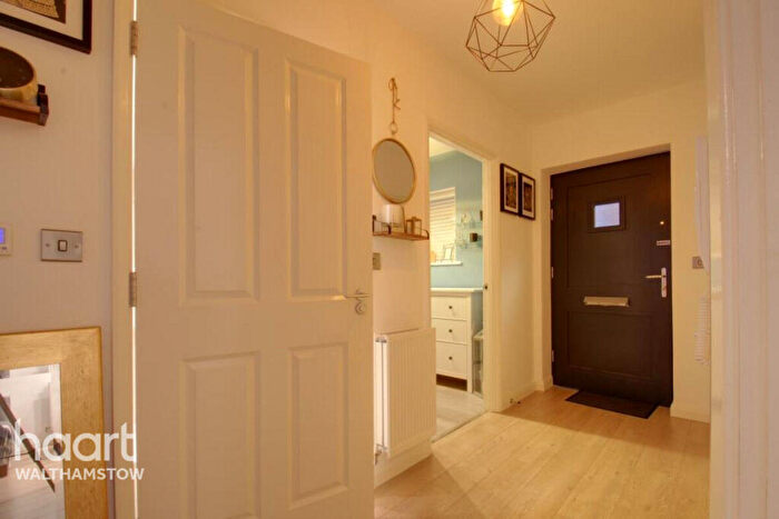 1 Bedroom Apartment To Rent In Thornbury Way, London, E17