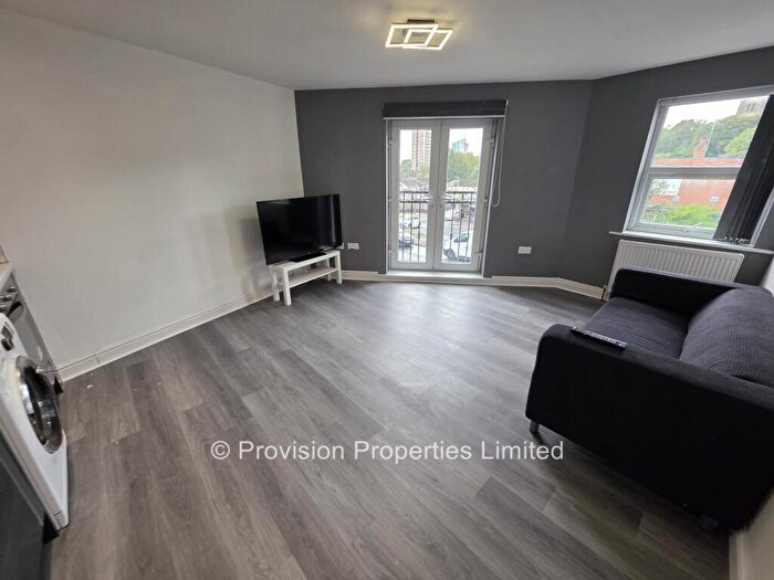 2 Bedroom Flat To Rent In Woodhouse Street, Leeds, LS6
