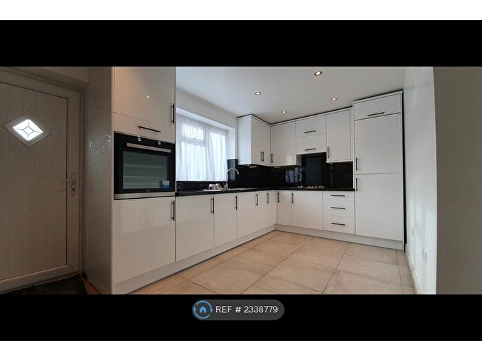 3 Bedroom Semi-Detached House To Rent In Tartan Street, Manchester, M11