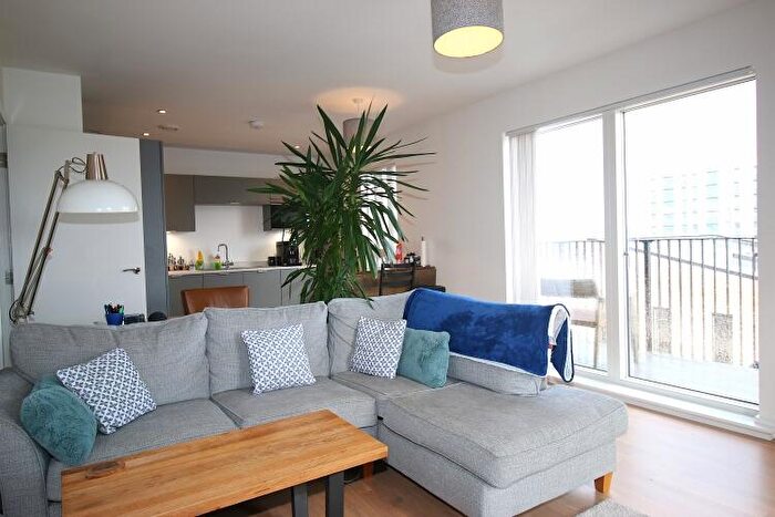 2 Bedroom Apartment For Sale In Lockgate Mews Manchester, M4