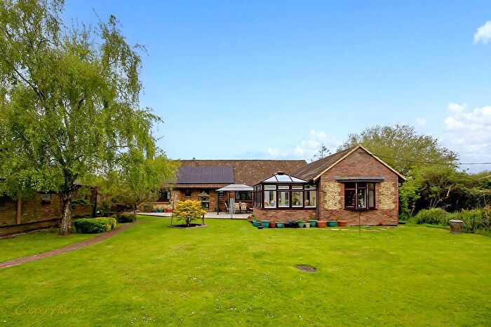 5 Bedroom Property For Sale In Woodcote Lane, Littlehampton, BN17