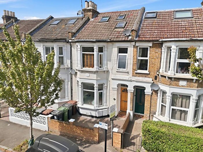 2 Bedroom Flat For Sale In Claude Road, Leyton, E10
