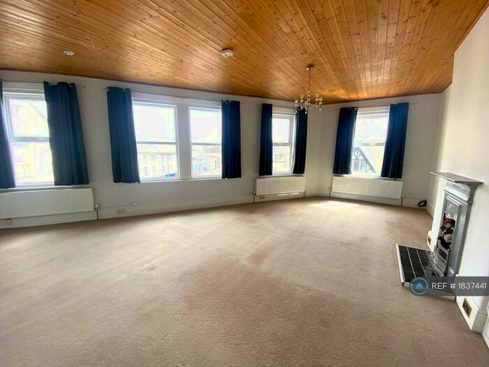 2 Bedroom Flat To Rent In Imperial Road, Exmouth, EX8