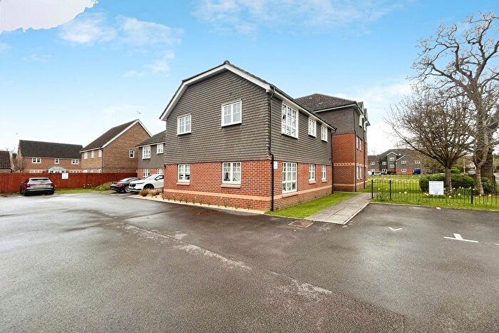 2 Bedroom Flat For Sale In Curlew Court, Boxalls Lane, Aldershot, GU11