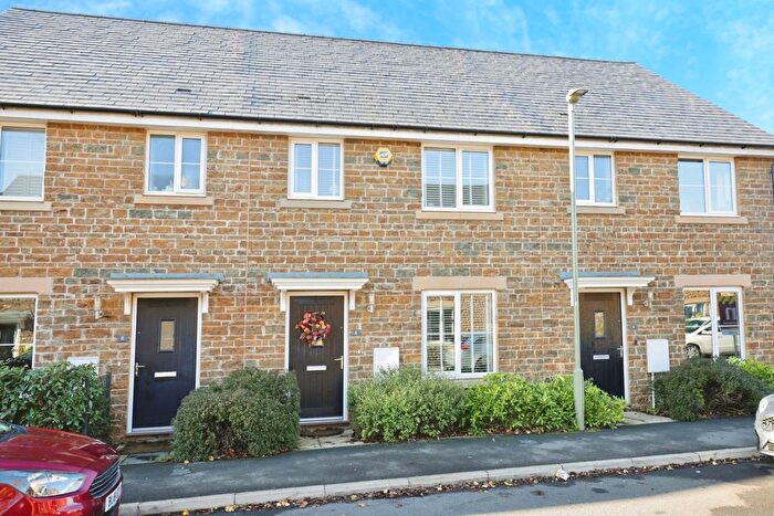 3 Bedroom Terraced House For Sale In Kingerlee Road, Banbury, Oxfordshire, OX16