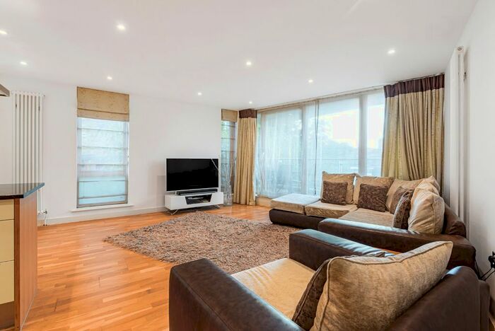 2 Bedroom Flat To Rent In Wemyss Road, London, SE3