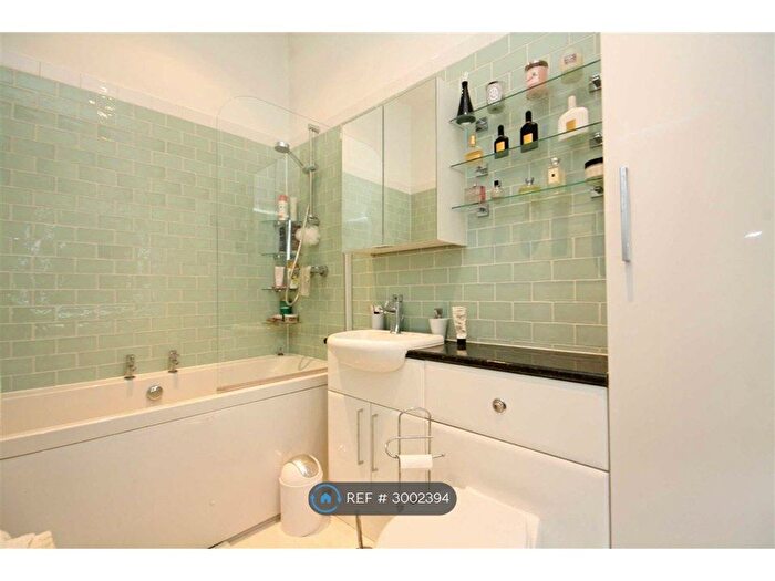 1 Bedroom Flat To Rent In Merton Road, London, SW18