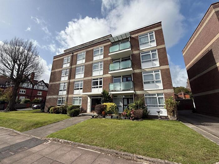 3 Bedroom Flat For Sale In Granville Road, Eastbourne, BN20