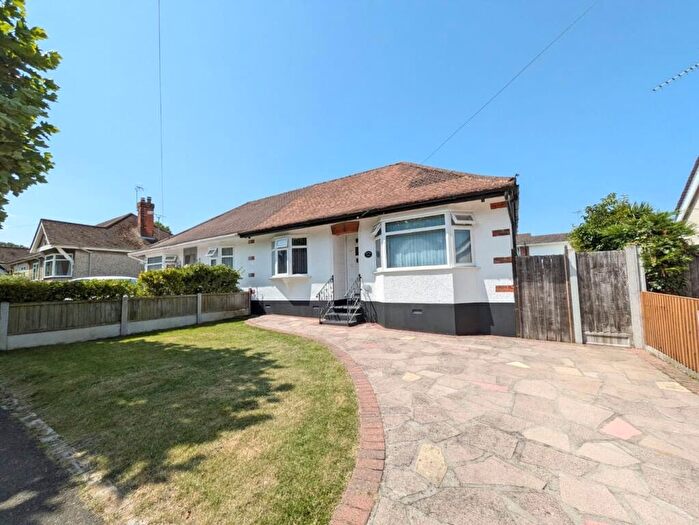 2 Bedroom Property To Rent In Glenmere Park Avenue, Benfleet, SS7