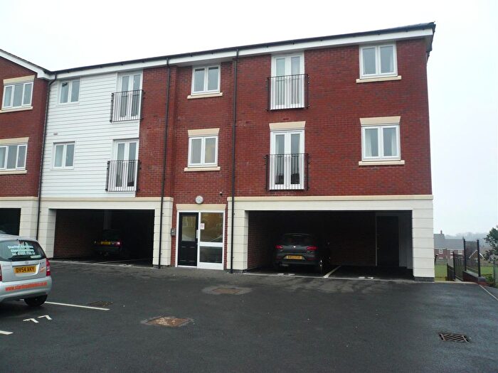 2 Bedroom Flat For Sale In Southgate Way, Dudley, West Midlands, DY1