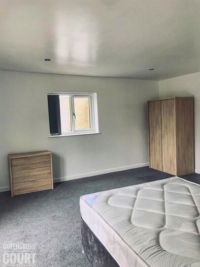 4 Bedroom Flat To Rent In Queensbury Court, Brighouse Road, Queensbury, BD13