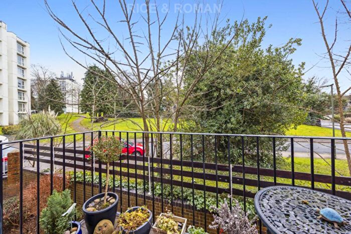 1 Bedroom Retirement Property For Sale In Alexandra Lodge, Weybridge, KT13