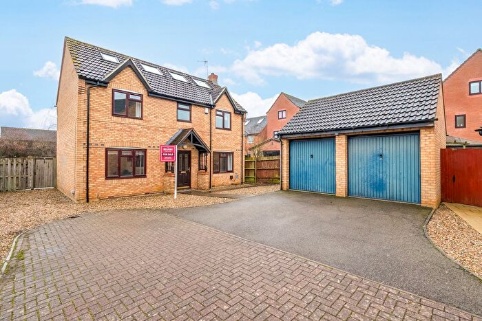 5 Bedroom Detached House For Sale In Abbeydore Grove, Milton Keynes, MK10