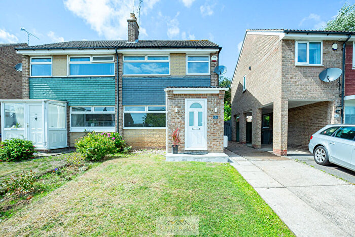 3 Bedroom Semi-Detached House For Sale In Osprey Road, Aston, Sheffield, S26