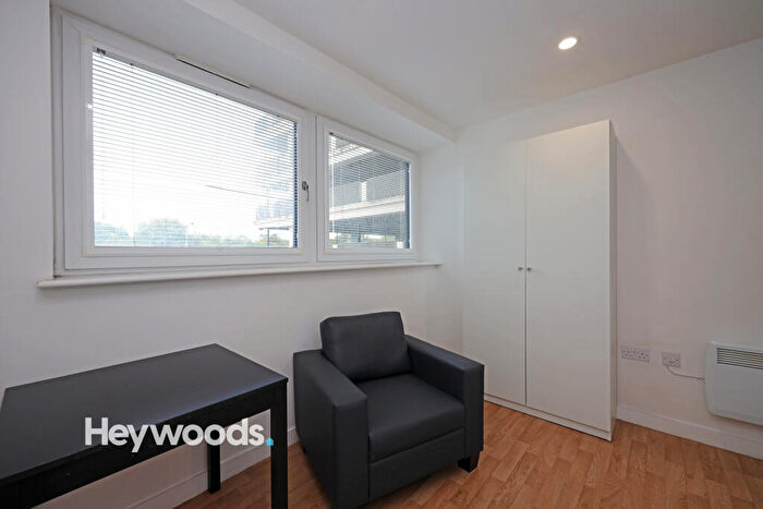 1 Bedroom Flat For Sale In Flat, Keele House, The Midway, Newcastle-under-Lyme, Staffordshire, ST5