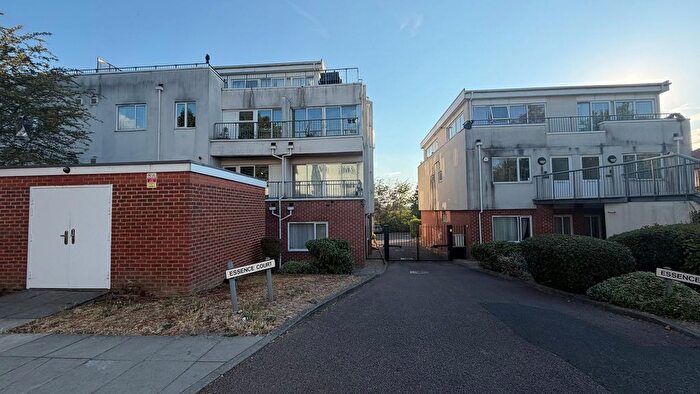 2 Bedroom Flat For Sale In The Avenue, Wembley, HA9