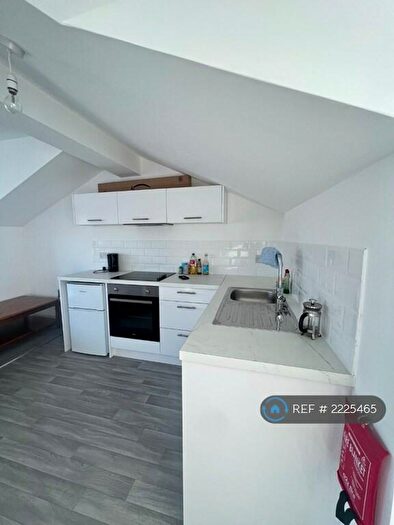 Studio To Rent In Denning Rd, London, NW3