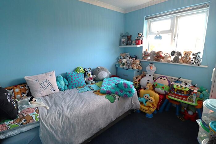 3 Bedroom Terraced House For Sale In Blackmore Walk, Rayleigh, SS6