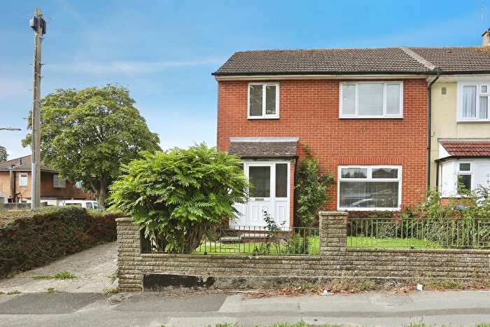 3 Bedroom End Of Terrace House For Sale In Pennine Road, Southampton, SO16