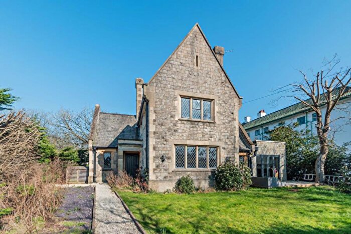 2 Bedroom Detached House To Rent In Pinner Road, HA5