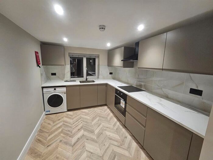 Studio To Rent In Conway Crescent, Perivale, Greenford, UB6