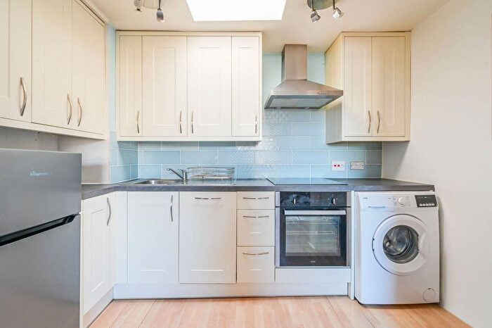 1 Bedroom Flat For Sale In Mile End Road, Stepney, London, E1