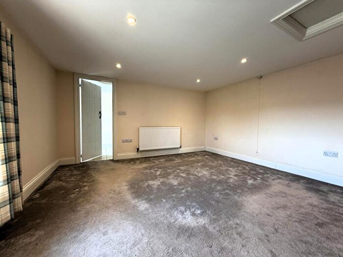 1 Bedroom Semi-Detached House To Rent In Chevithorne, Tiverton, EX16