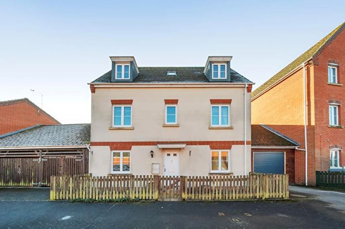 4 Bedroom Detached House For Sale In Thatcham, Berkshire, RG19