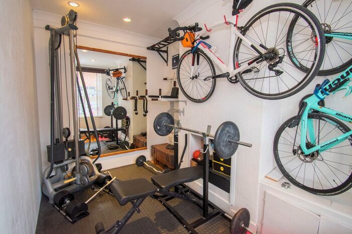 3 Bedroom Terraced House For Sale In Denmark Road, Leicester, LE2