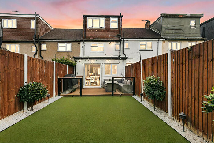 3 Bedroom Terraced House To Rent In Arlington Drive, Carshalton, SM5