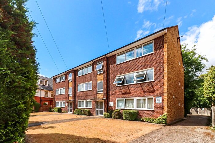 2 Bedroom Flat For Sale In Alexandra Road, Watford, WD17