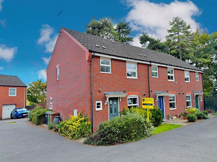 3 Bedroom End Terrace House For Sale In Hillside Gardens, Wittering, Peterborough, PE8