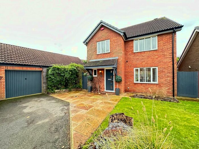 4 Bedroom Detached House To Rent In Holford Way, Luton, Bedfordshire, LU3