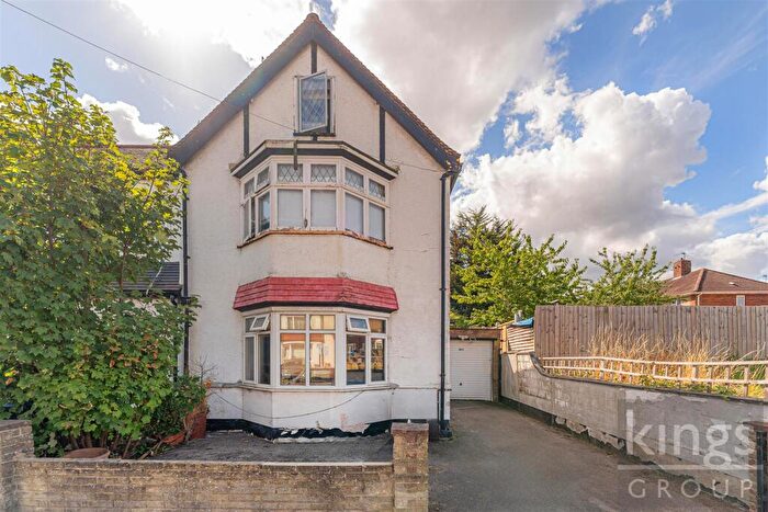 3 Bedroom End Of Terrace House For Sale In Amersham Avenue, Edmonton, N18