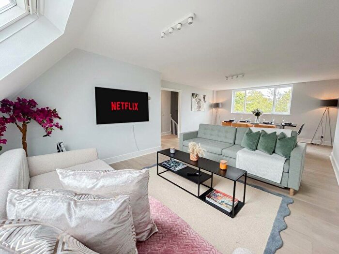 3 Bedroom Apartment For Sale In Haverstock Hill, London, Camden, NW3