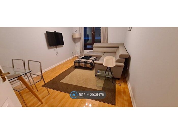 2 Bedroom Flat To Rent In Lochrin Place, Edinburgh, EH3