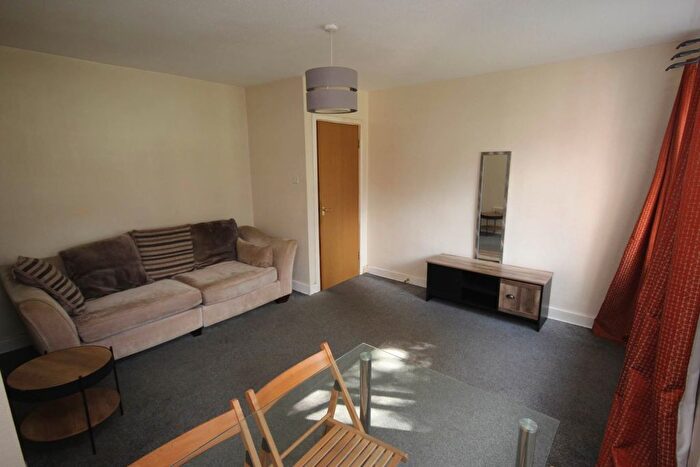 2 Bedroom Flat To Rent In Eccles New Road, Salford, M5