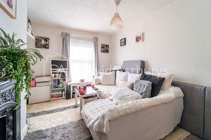 1 Bedroom Flat To Rent In The Broadway, Crouch End, London, N8