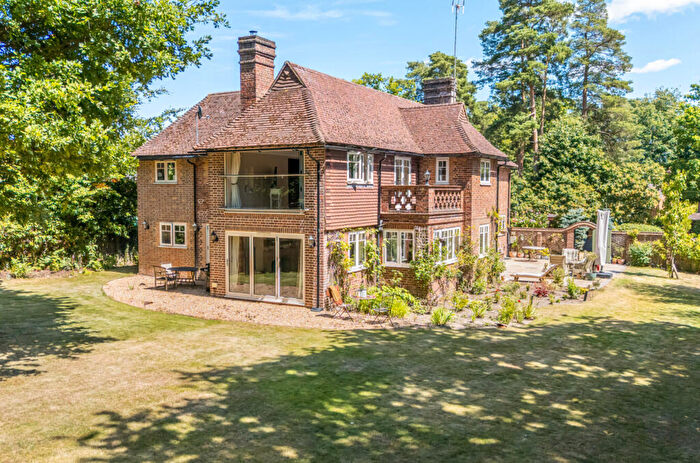 5 Bedroom Detached House For Sale In Robin Lane, Sandhurst, Berkshire, GU47