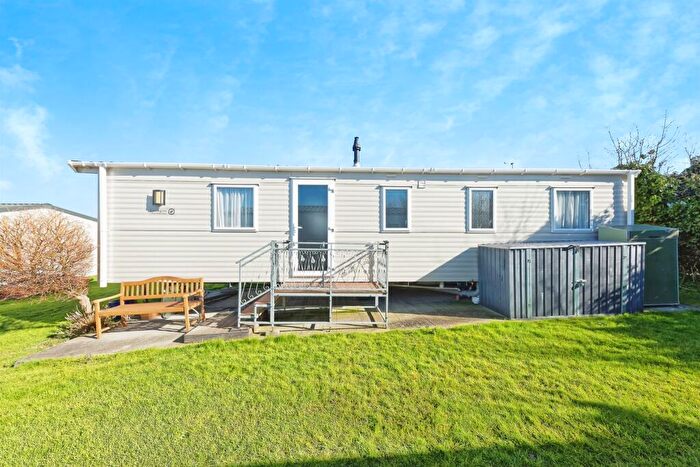 3 Bedroom Park Home For Sale In Church Lane, Seasalter, Whitstable, CT5