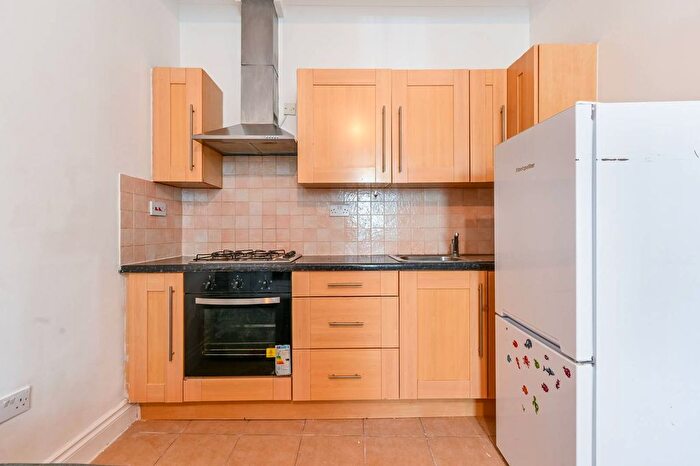 2 Bedroom Flat To Rent In Jackson Road, Highbury And Islington, London, N7
